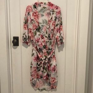 Show me your Mumu floral robe - one size.